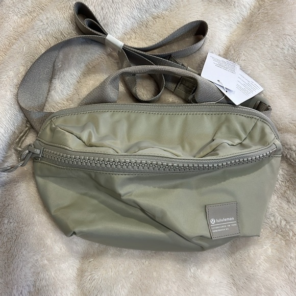 NWT Lululemon All Day Essentials Belt Bag 2.5l white opal - Picture 2 of 4